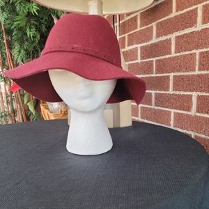 Marroon floppy hat